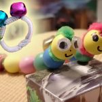 Sointinaskarteluohjeen kuvituskuva: kulkushelistin ja toukkasoitin